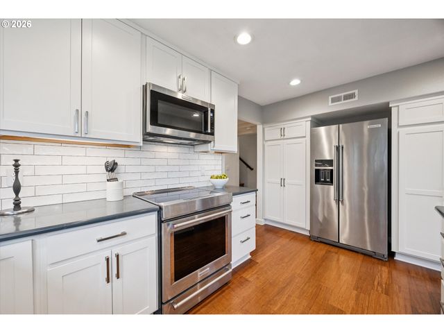 48 EAGLE CREST Dr 5F, Lake Oswego, OR 97035