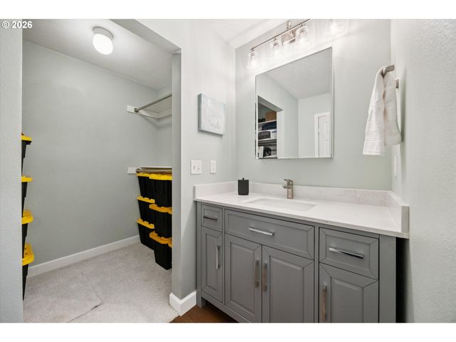 48 EAGLE CREST Dr 5F, Lake Oswego, OR 97035