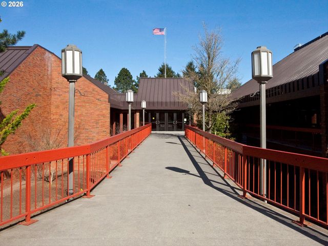 48 EAGLE CREST Dr 5F, Lake Oswego, OR 97035