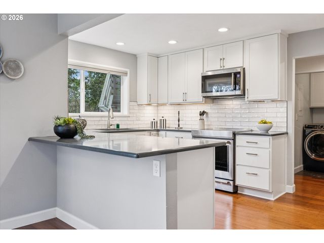 48 EAGLE CREST Dr 5F, Lake Oswego, OR 97035