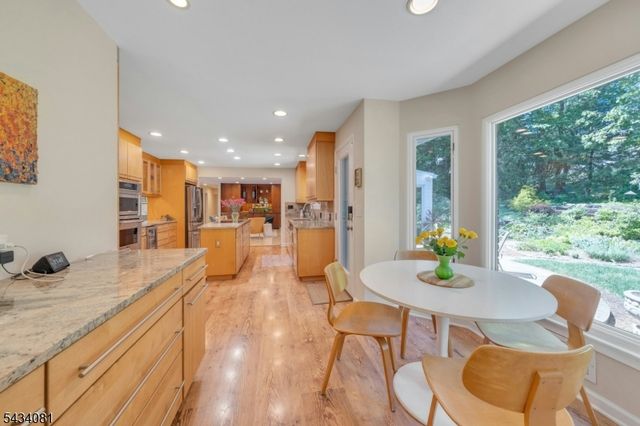 130 Pearl Brook Dr, Clifton City, NJ 07013
