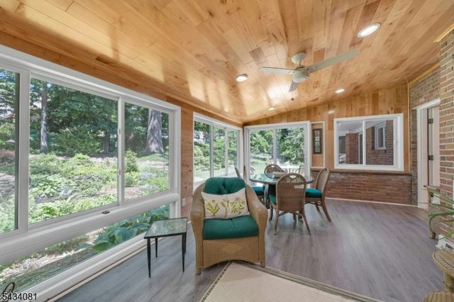 130 Pearl Brook Dr, Clifton City, NJ 07013