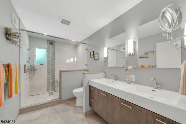130 Pearl Brook Dr, Clifton City, NJ 07013