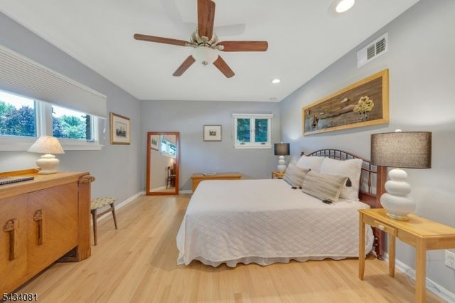 130 Pearl Brook Dr, Clifton City, NJ 07013