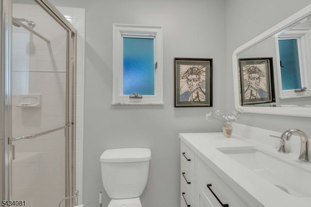 130 Pearl Brook Dr, Clifton City, NJ 07013