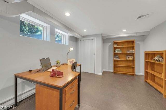 130 Pearl Brook Dr, Clifton City, NJ 07013