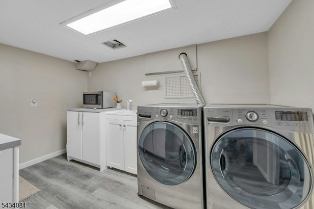 130 Pearl Brook Dr, Clifton City, NJ 07013