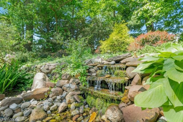 130 Pearl Brook Dr, Clifton City, NJ 07013