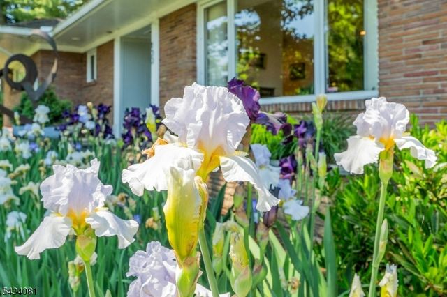 130 Pearl Brook Dr, Clifton City, NJ 07013