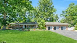130 Pearl Brook Dr, Clifton City, NJ 07013