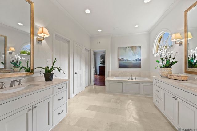 19219 W Muirfield Dr, Baton Rouge, LA 70810