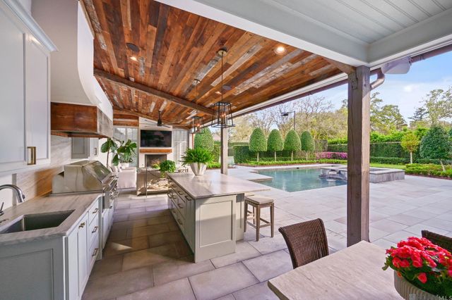 19219 W Muirfield Dr, Baton Rouge, LA 70810