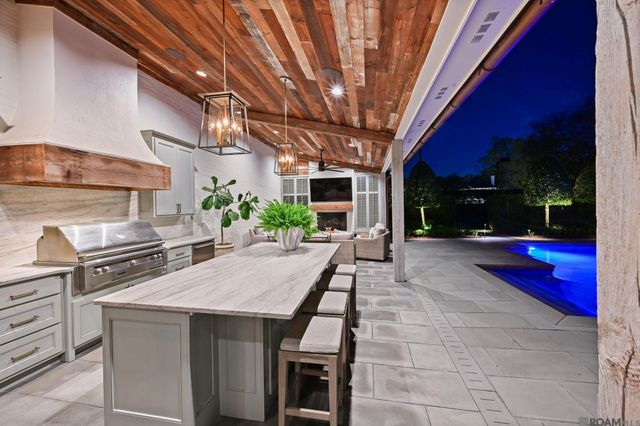 19219 W Muirfield Dr, Baton Rouge, LA 70810