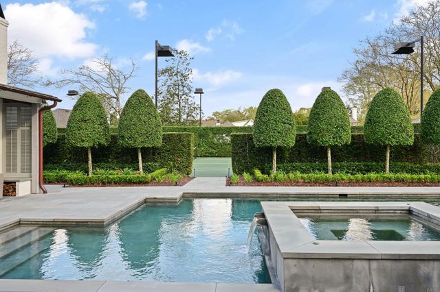 19219 W Muirfield Dr, Baton Rouge, LA 70810