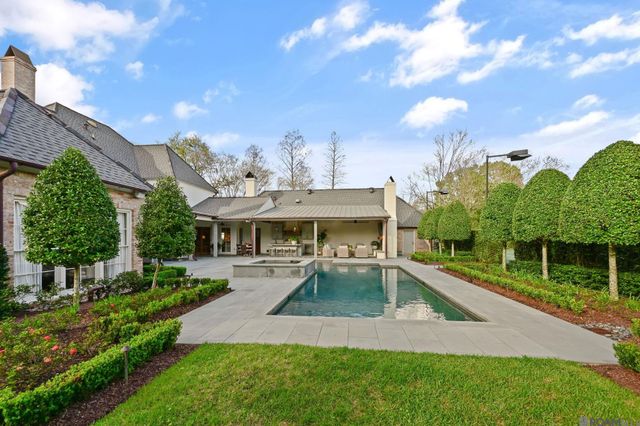 19219 W Muirfield Dr, Baton Rouge, LA 70810