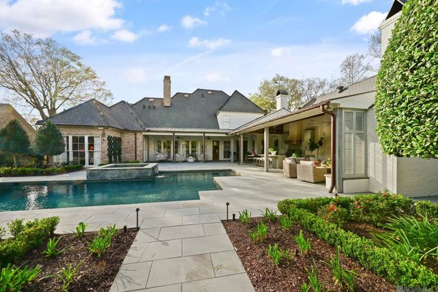 19219 W Muirfield Dr, Baton Rouge, LA 70810