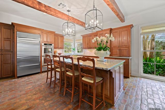 19219 W Muirfield Dr, Baton Rouge, LA 70810