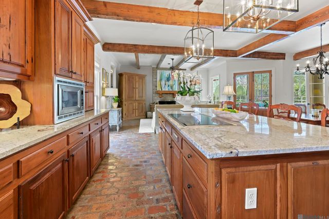 19219 W Muirfield Dr, Baton Rouge, LA 70810