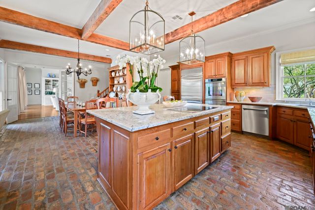 19219 W Muirfield Dr, Baton Rouge, LA 70810