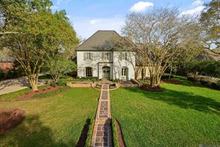 19219 W Muirfield Dr, Baton Rouge, LA 70810