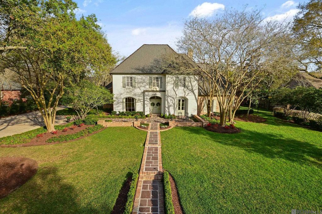 19219 W Muirfield Dr, Baton Rouge, LA 70810