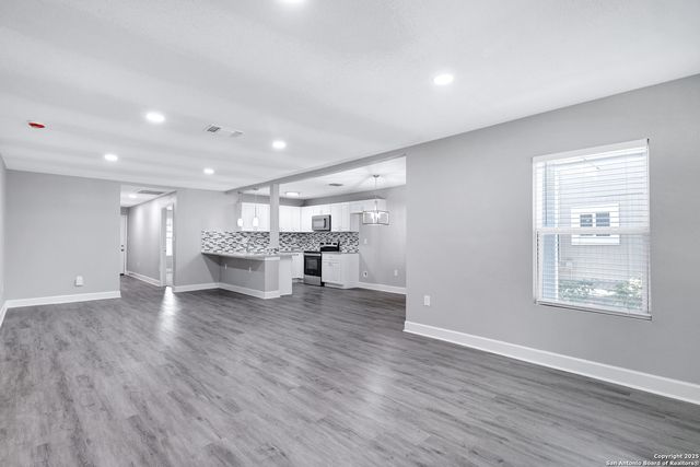 1938 W Ashby Pl, San Antonio, TX 78201