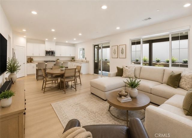 2269 Stelamar, Corona, CA 92883