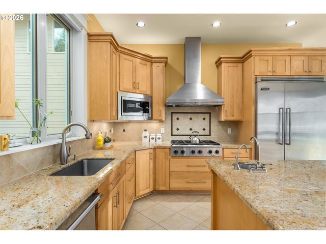 3246 Nw CHAPIN Dr, Portland, OR 97229