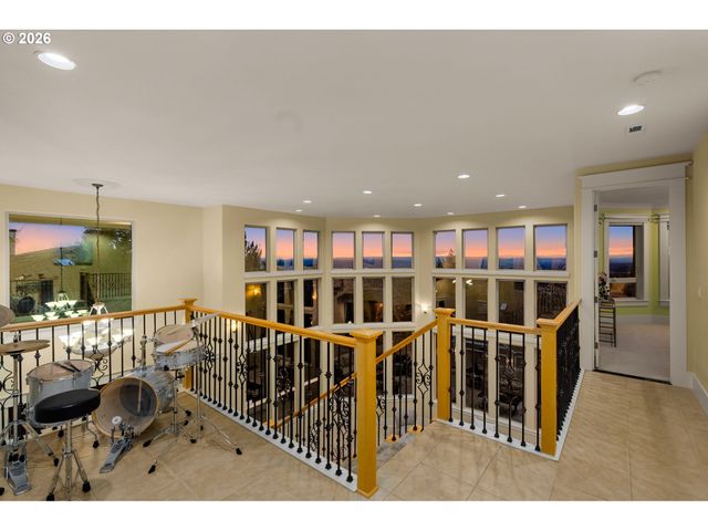 3246 Nw CHAPIN Dr, Portland, OR 97229