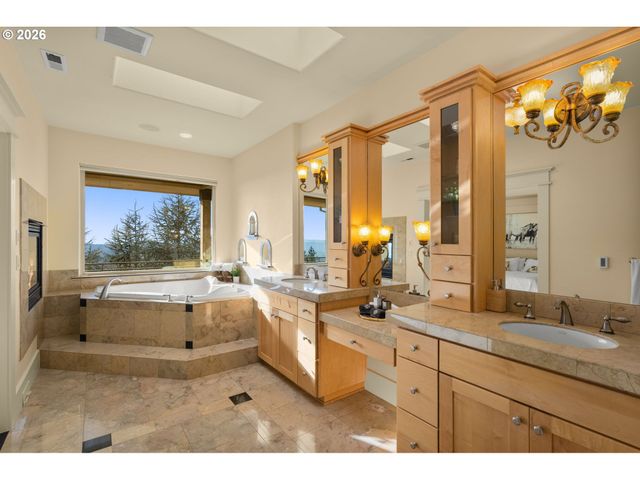 3246 Nw CHAPIN Dr, Portland, OR 97229