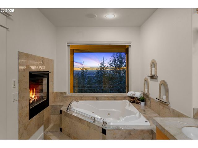 3246 Nw CHAPIN Dr, Portland, OR 97229