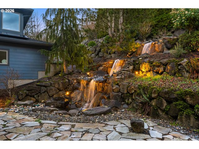 3246 Nw CHAPIN Dr, Portland, OR 97229