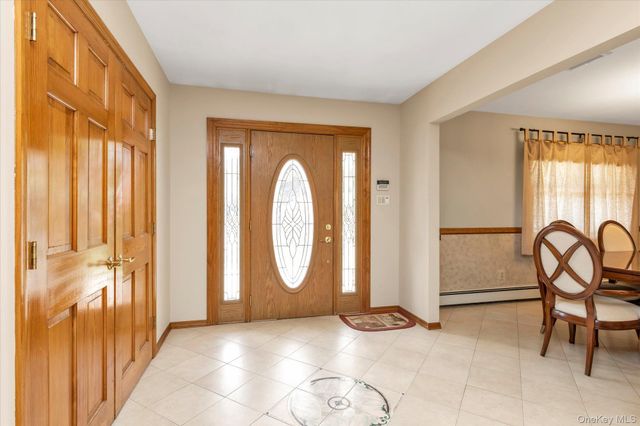 7 Freedom Court, Babylon, NY 11702