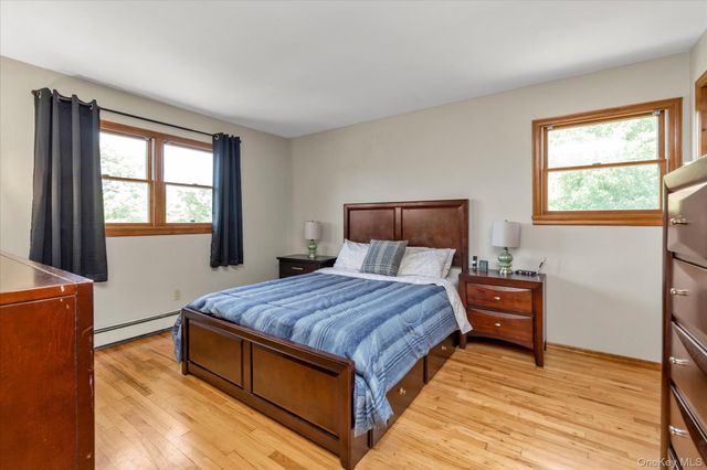 7 Freedom Court, Babylon, NY 11702