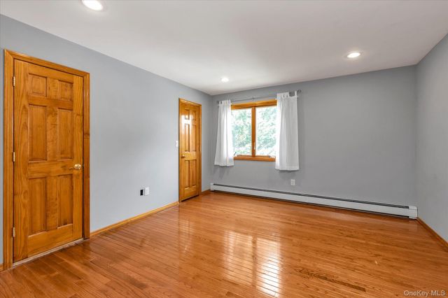 7 Freedom Court, Babylon, NY 11702