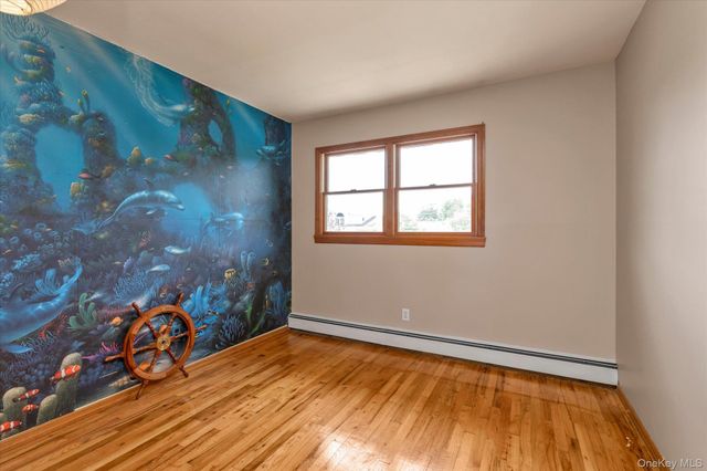 7 Freedom Court, Babylon, NY 11702