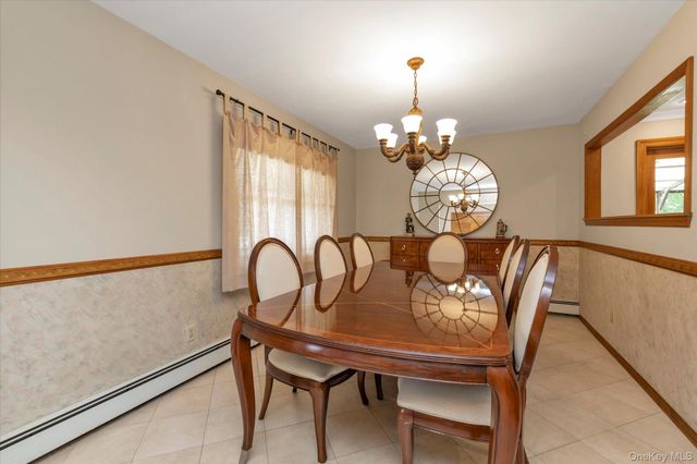 7 Freedom Court, Babylon, NY 11702