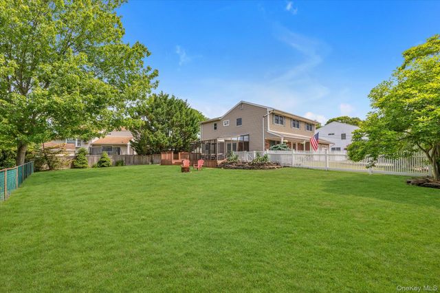 7 Freedom Court, Babylon, NY 11702