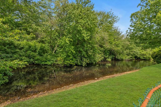 7 Freedom Court, Babylon, NY 11702