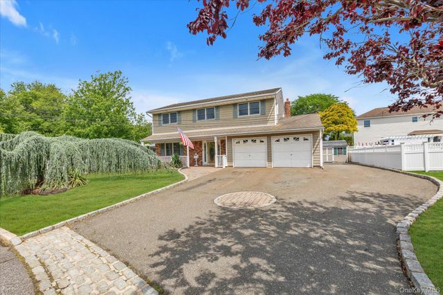 7 Freedom Court, Babylon, NY 11702