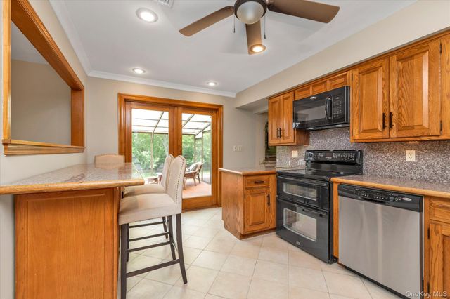 7 Freedom Court, Babylon, NY 11702