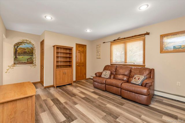 7 Freedom Court, Babylon, NY 11702