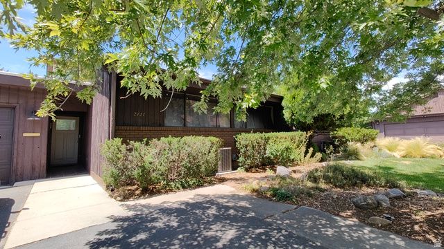 2727 N EDGEWOOD DR, Provo, UT 84604