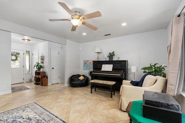 465 Bliss Avenue, Clovis, CA 93611