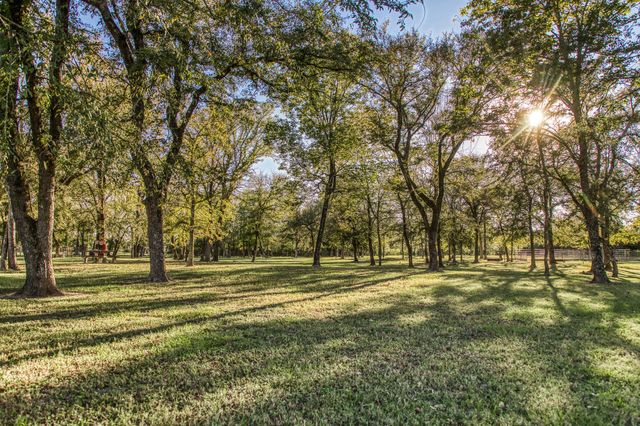 39761 Mesquite Road, Hempstead, TX 77445