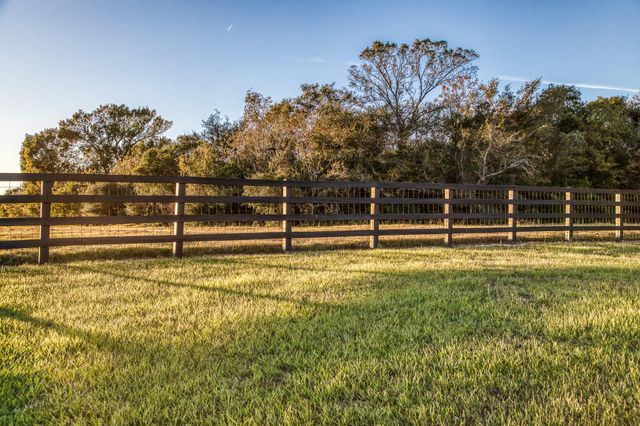 39761 Mesquite Road, Hempstead, TX 77445