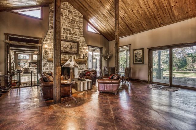 39761 Mesquite Road, Hempstead, TX 77445