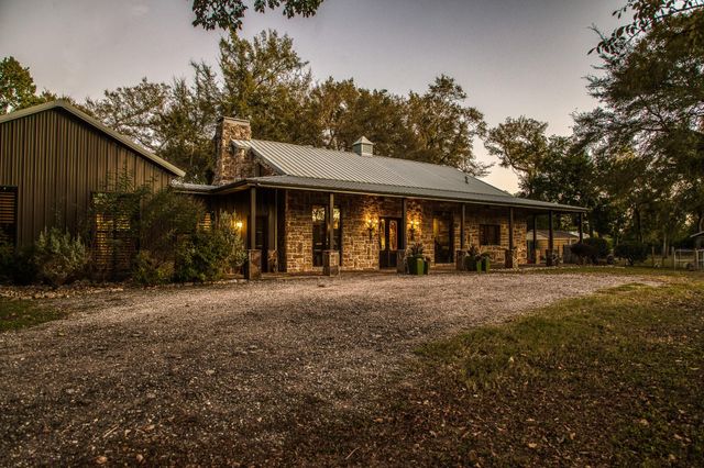 39761 Mesquite Road, Hempstead, TX 77445