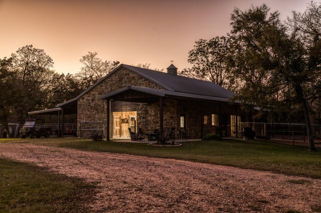 39761 Mesquite Road, Hempstead, TX 77445