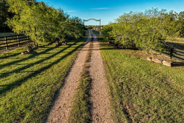 39761 Mesquite Road, Hempstead, TX 77445